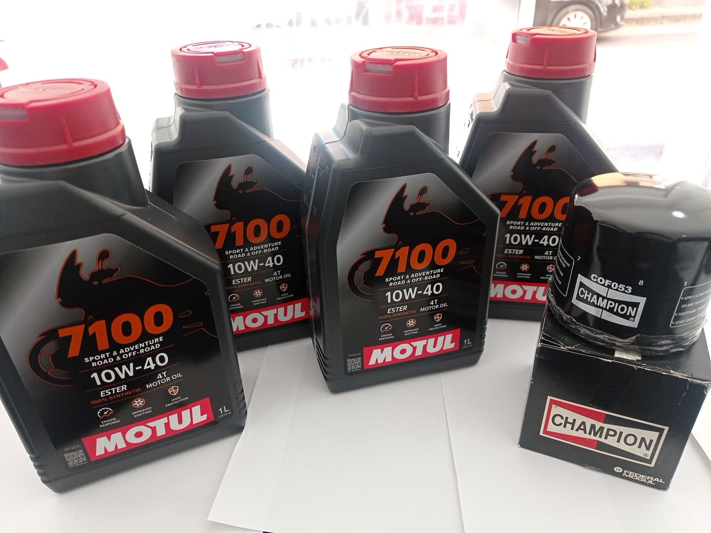 KIT TAGLIANDO DUCATI MONSTER R 1200 4 LITRI OLIO MOTUL FILTRO OLIO CHAMPION