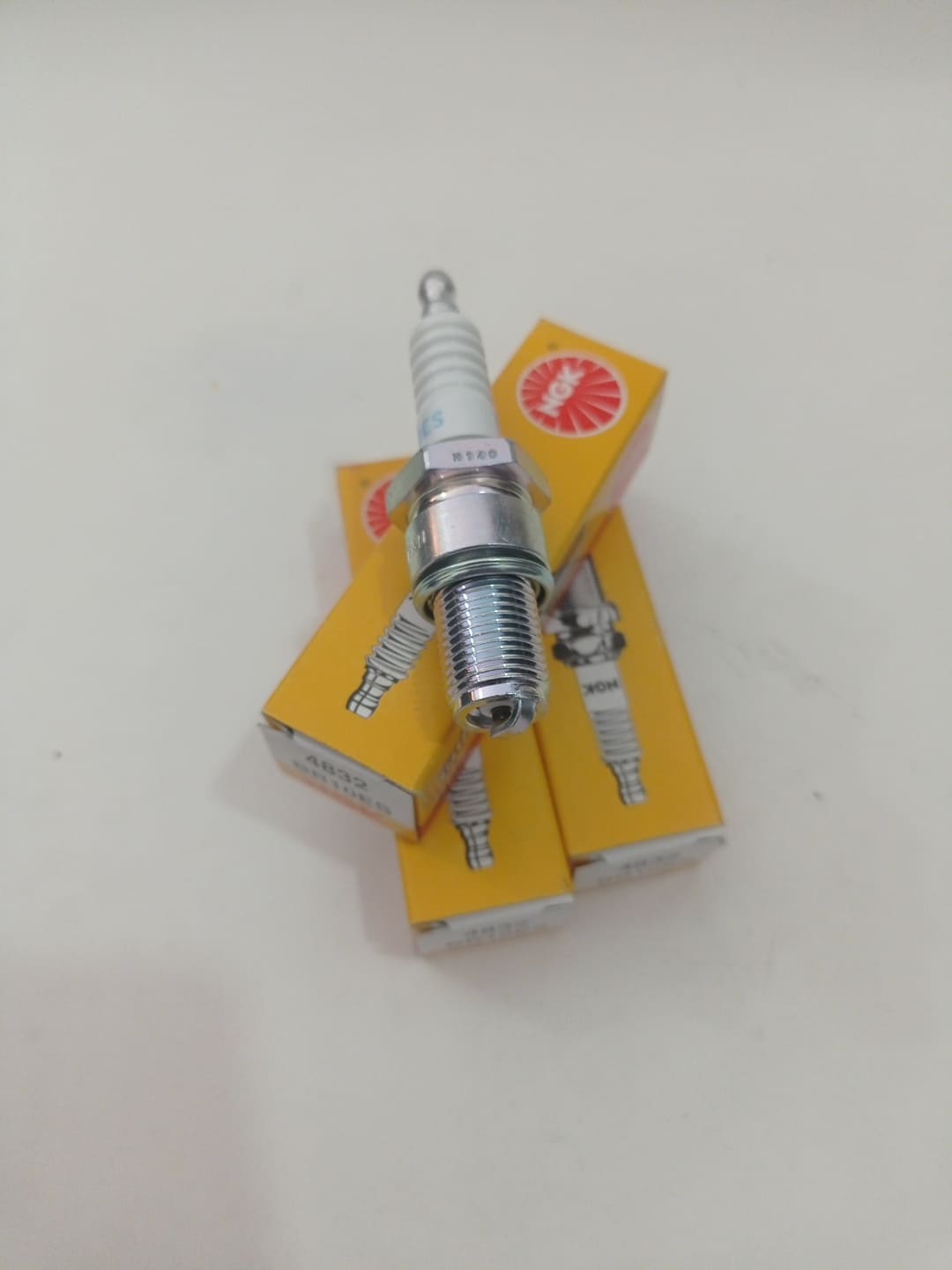 CANDELA 3PZ NKG PER SUZUKI RM85 E ALTRI CODICE: BR10ES 4832 - immagine 2