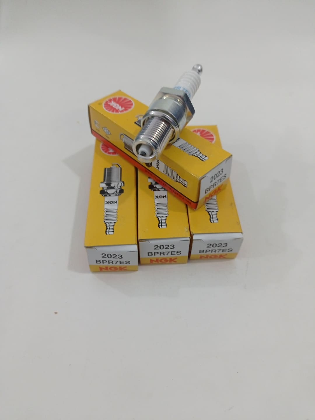 CANDELA NGK 2 PEZZI CODICE: 2023BPR7ES Candela PER V35 Enduro TT 350 Bj: 85-86,84 ,
