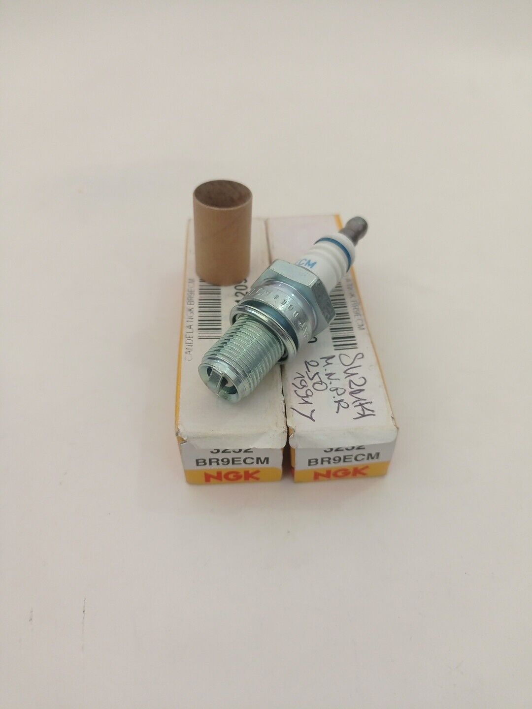 2 CANDELE NGK BR9ECM 3252 PER SUZUKI RGV M-N 250 1991 1992 1993